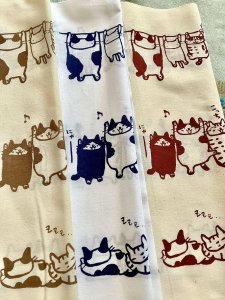 画像13: ドレミかんぱにー： 手ぬぐい横（手捺染）ぶら下がり猫と招き猫（一部寄付） (13)
