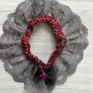 画像2: コムギ雑貨店：グレーレース＋レッドニット　シュシュ　≪全額寄付≫ (2)