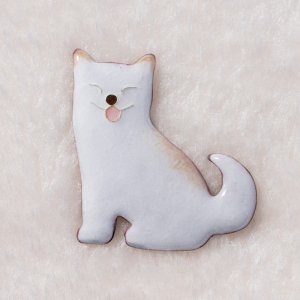 画像1: mofu-moe：七宝焼ブローチ【柴犬・白】 (1)