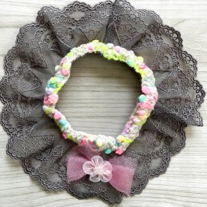 画像2: コムギ雑貨店：グレーレース＋パステルニット　シュシュ　≪全額寄付≫ (2)