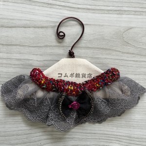 画像1: コムギ雑貨店：グレーレース＋レッドニット　シュシュ　≪全額寄付≫ (1)