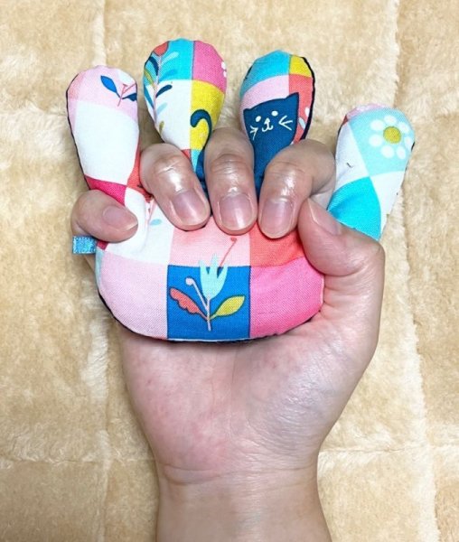 画像1: 拘縮予防てのひら保護の「ニギニギ」【生地セレクトVer.】 (1)