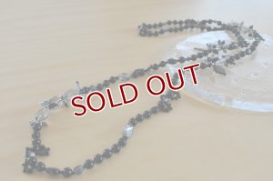 画像1: スワロフスキーと天然石のロングネックレス(黒) (1)