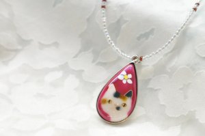 画像1: 七宝焼ペンダント【三毛猫　ドロップ】 (1)