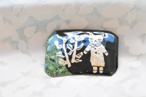 画像1: 銀箔七宝焼ブローチ【ワンピース猫】 (1)