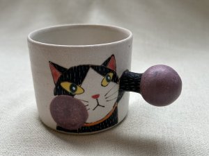 画像1: 外山亜基雄：ボクシングパンチ猫マグカップ【Mサイズ】-2- (1)