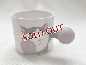 画像1: 外山亜基雄：ボクシングパンチ猫マグカップ【Mサイズ】-2- (1)