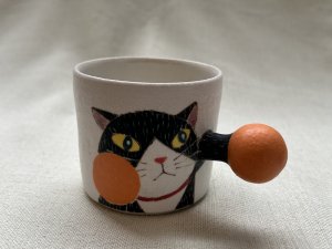 画像1: 外山亜基雄：ボクシングパンチ猫マグカップ【Mサイズ】-4- (1)
