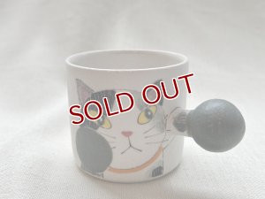 画像1: 外山亜基雄：ボクシングパンチ猫マグカップ【Mサイズ】-6- (1)