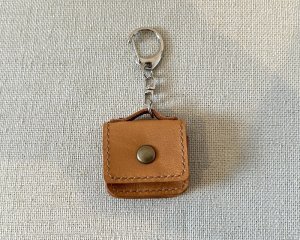 画像1: あられ缶：本革のミニバッグキーホルダー【5】（全額寄付） (1)