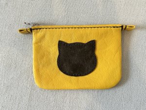 画像1: あられ缶：本革の猫顔ぷっくりミニポーチ【4】（全額寄付） (1)