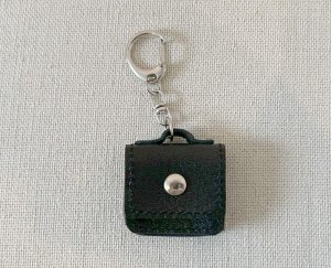 画像1: あられ缶：本革のミニバッグキーホルダー【1】（全額寄付） (1)