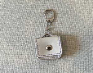 画像1: あられ缶：本革のミニバッグキーホルダー【3】（全額寄付） (1)