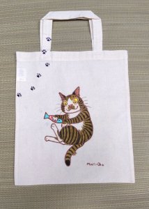 画像1: Mari-Q。:手描きトートバッグ「キジ白」 (1)