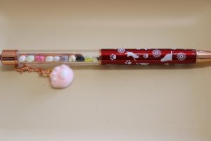 画像1: さおちょめねんど。：肉球チャーム付・ミニチュアパーツボールペン🐾【メタリックレッド2】名入れ無料 (1)
