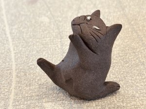 グレー