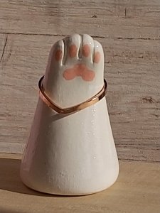画像1: 櫻寿：猫の手リングホルダー「白猫」（全額寄付） (1)