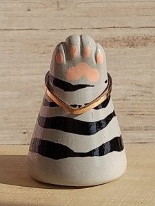 画像1: 櫻寿：猫の手リングホルダー「サバトラ」（全額寄付） (1)