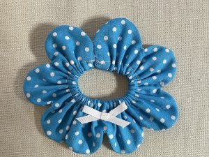 画像1: 猫とハンドメイド：おめかしシュシュ【11】(全額寄付） (1)