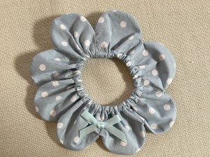画像1: 猫とハンドメイド：おめかしシュシュ【12】(全額寄付） (1)