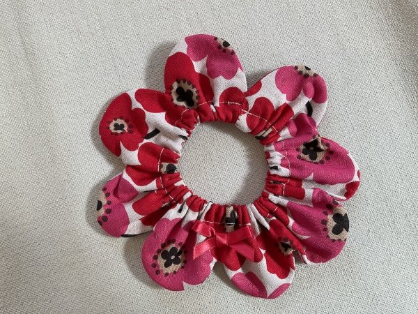 画像1: 猫とハンドメイド：おめかしシュシュ【19】(全額寄付） (1)