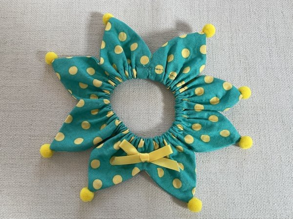 画像1: 猫とハンドメイド：おめかしシュシュ【2】(全額寄付） (1)