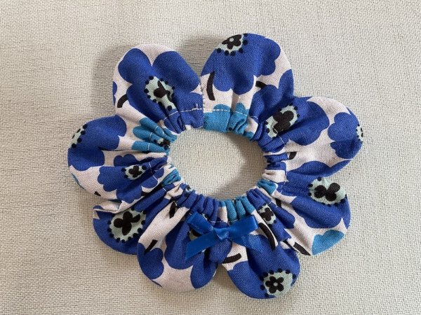 画像1: 猫とハンドメイド：おめかしシュシュ【20】(全額寄付） (1)