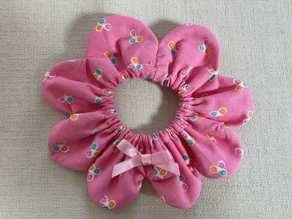 画像1: 猫とハンドメイド：おめかしシュシュ【3】(全額寄付） (1)