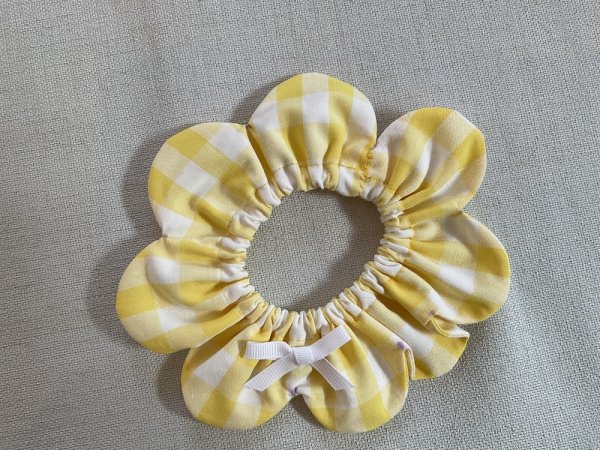 画像1: 猫とハンドメイド：おめかしシュシュ【33】(全額寄付） (1)