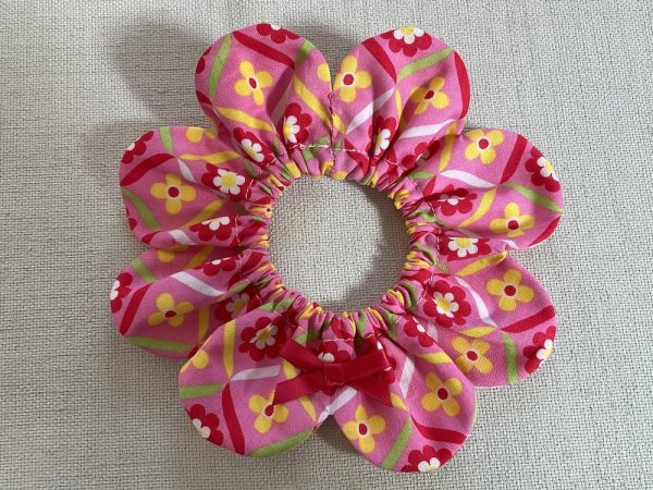 画像1: 猫とハンドメイド：おめかしシュシュ【4】(全額寄付） (1)