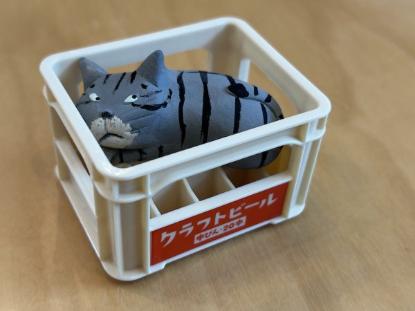 画像1: 半澤淳子：トラ猫と酒ケース (1)