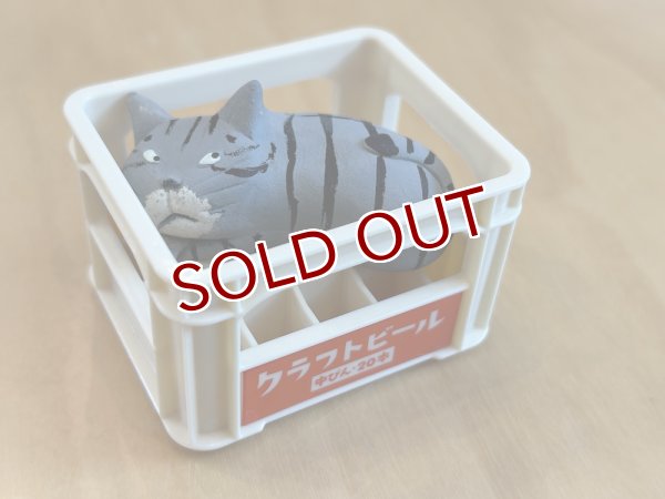 画像1: 半澤淳子：トラ猫と酒ケース (1)