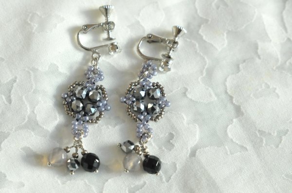 画像1: 願い事イヤリング「心身両面からのサポート」 (1)