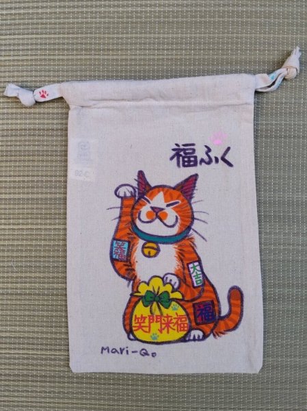 画像1: 手描き福ねこ巾着袋(小)「茶シロ」 (1)