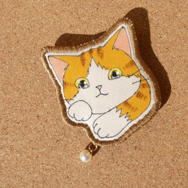 画像1: ワッペンバッジ【茶白猫】 (1)