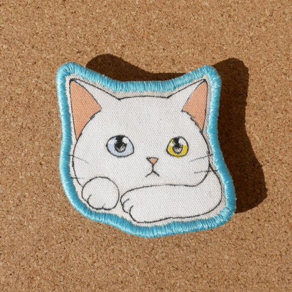 画像1: ワッペンバッジ【白猫】 (1)