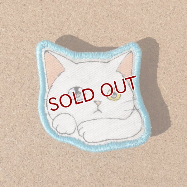 画像1: ワッペンバッジ【白猫】 (1)