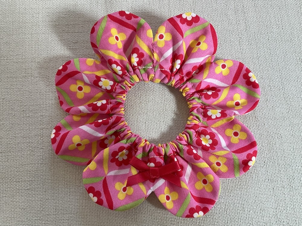 【ワンにゃんチャリティLOVE】ひなポプさんの「おめかしシュシュ」34点（全額寄付）が入荷しました！