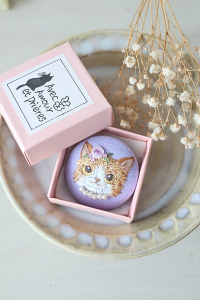 刺繍ブローチ
