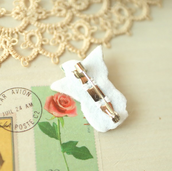 刺繍ブローチ