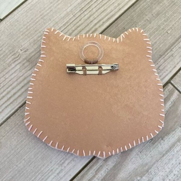 刺繍猫ブローチ