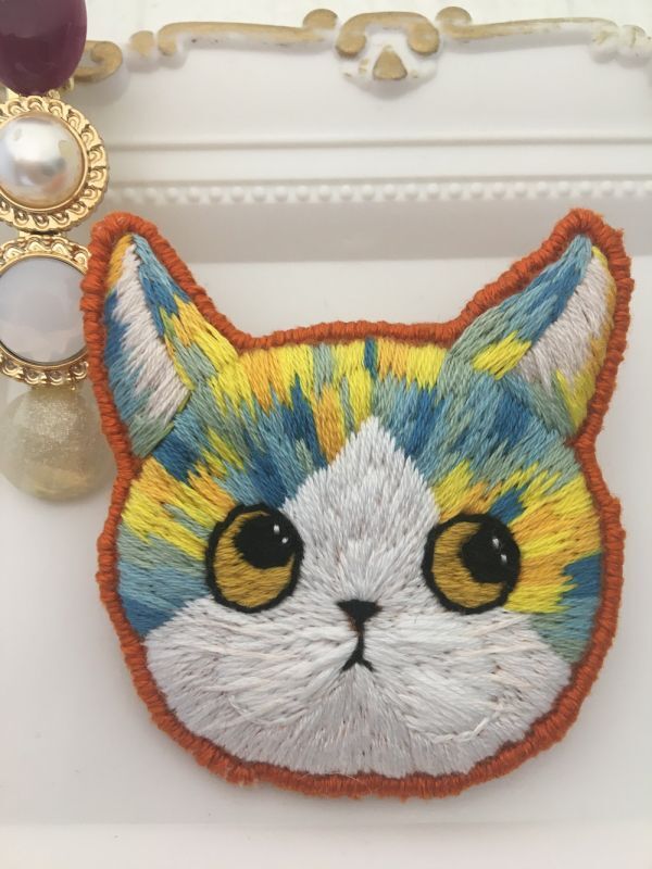 刺繍猫ブローチ