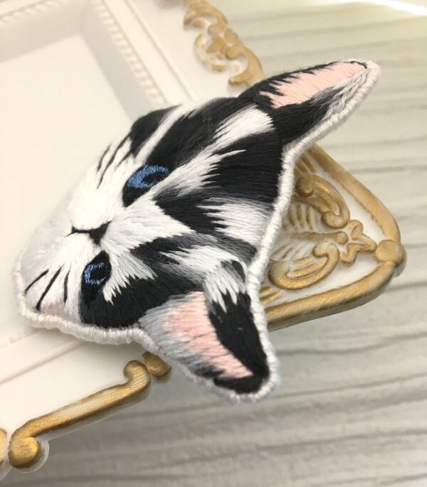 刺繍猫ブローチ