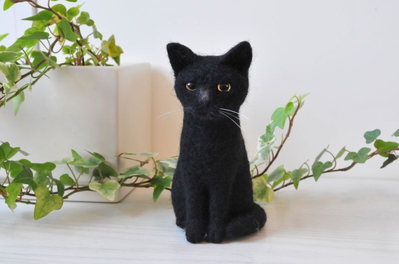 おすわりにゃんこ【黒猫】（一部寄付）