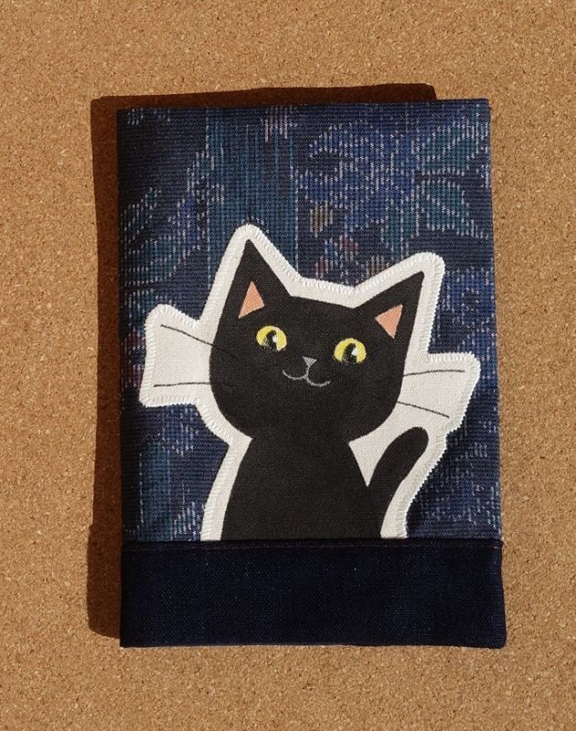 おくすり手帳カバー＜大島紺系×黒猫＞