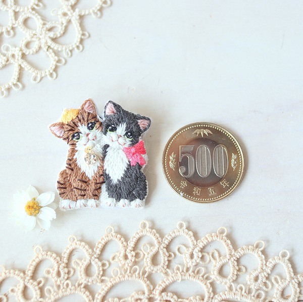 刺繍ブローチ