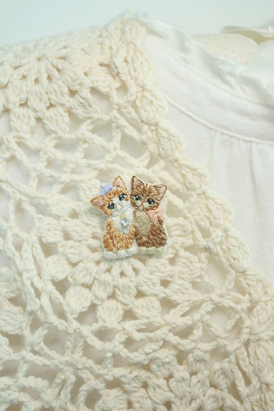 刺繍ブローチ