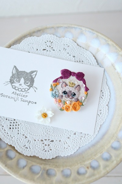 刺繍ブローチ