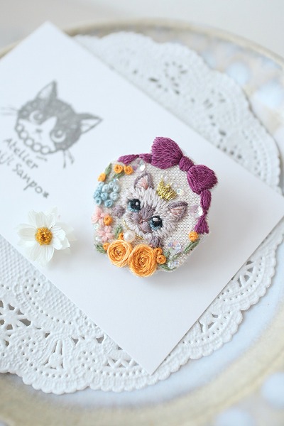 刺繍ブローチ