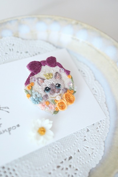 刺繍ブローチ